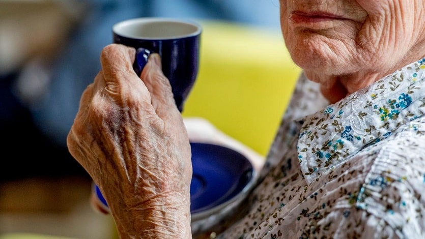 پیشگیری از ابتلا به آلزایمر با نوشیدن قهوه